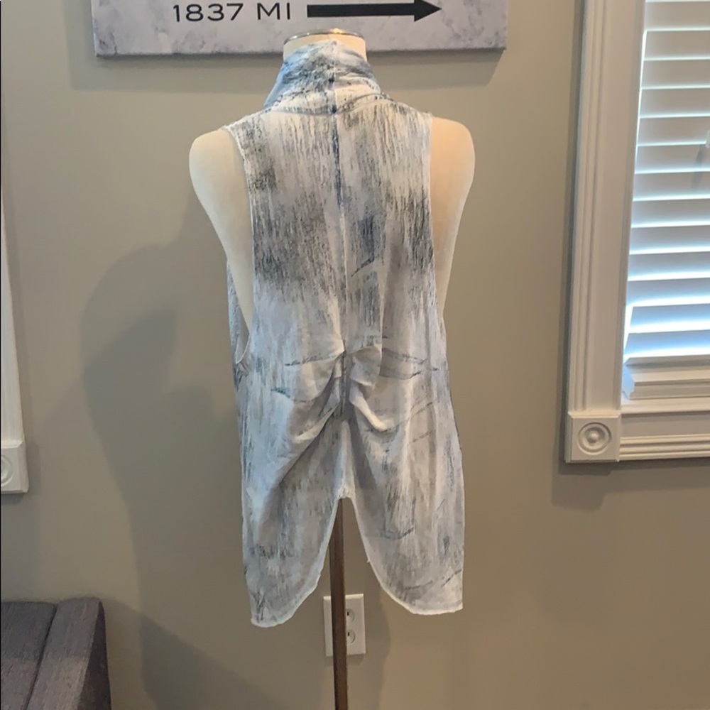 M. Rena Lightweight Vest - Picture 6 of 14